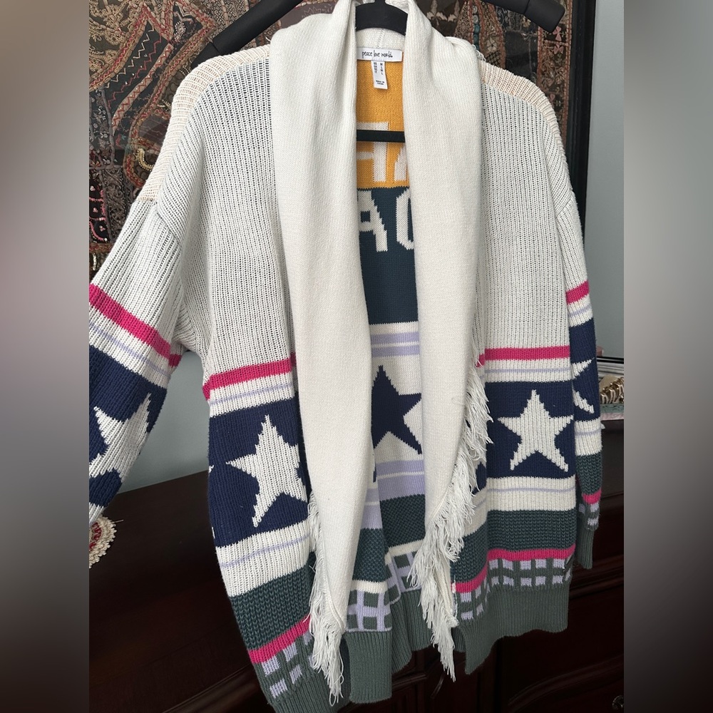 Like new, Peace Love World Star Patterned Cardigan with Fringe. M. - Picture 3 of 5